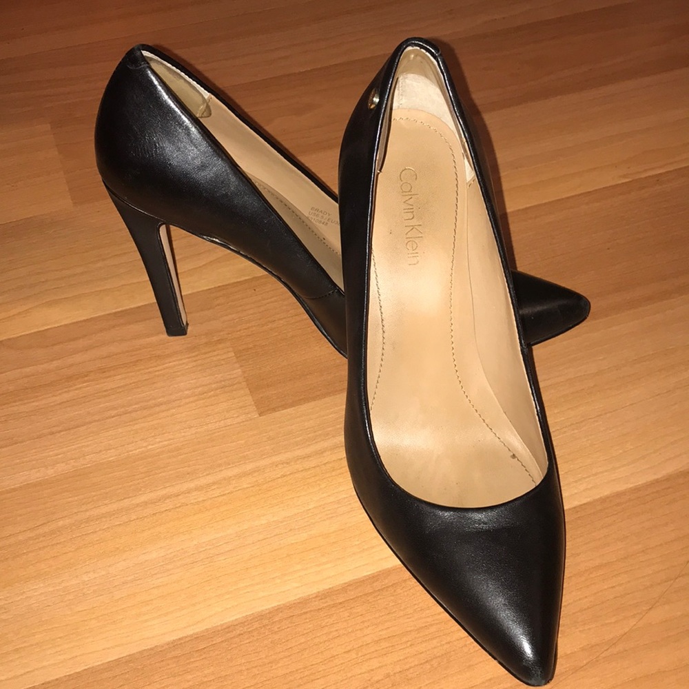 Calvin Klein Leather stiletto pumps “Brady”